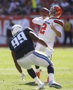 Johnny Manziel throws a 50-yard touchdown pass to Travis Benjamin to seal the Browns' 28-14 victory over the Tennessee Titans. (AP Photo/Ron Schwane)