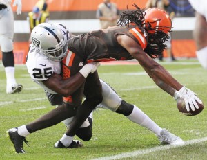 Travis Benjamin stretches for his 5th touchdown on the season. (John Kuntz / Northeast Ohio Media Group)